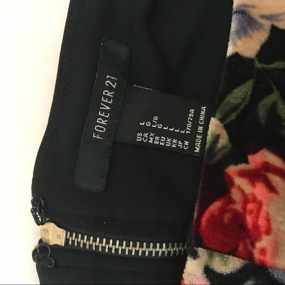 Velvet Floral Shorts with back zipper - L - Picture 5 of 5